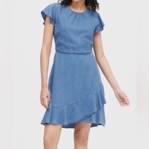Banana Republic Chambray Denim Dress Women’s Size 2 Back Zip Ruffle Hem